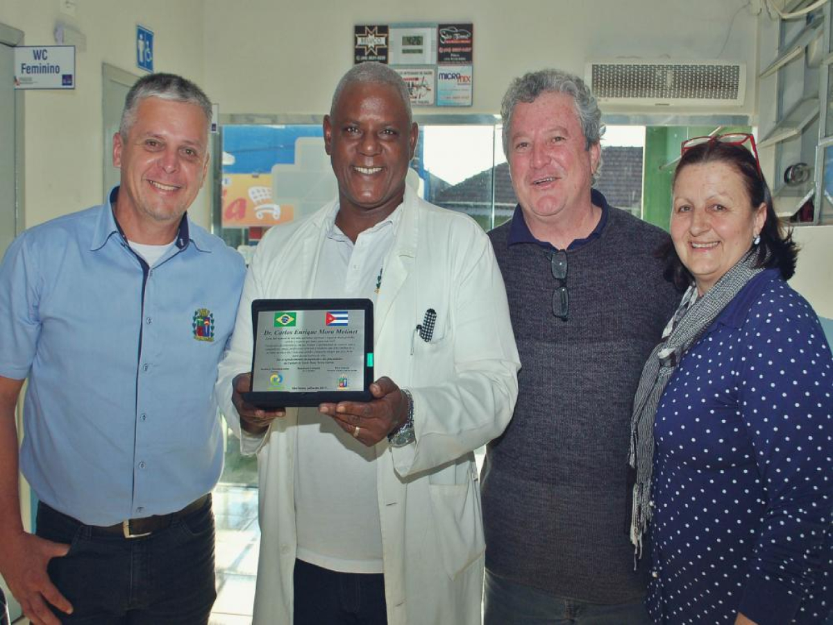 Prefeitura de São Tomé presta homenagem na despedida de médico cubano