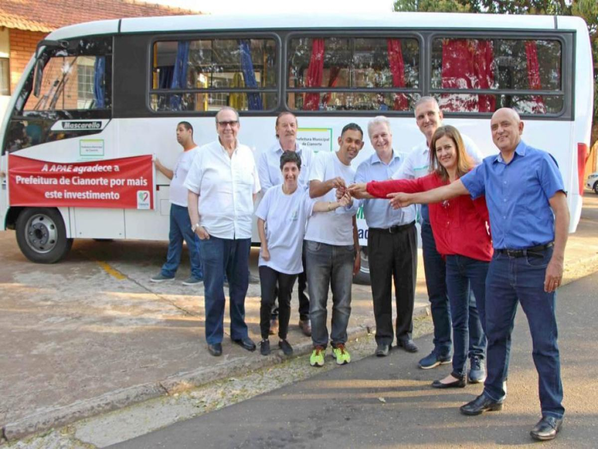 APAE recebe micro-ônibus para transporte de educandos