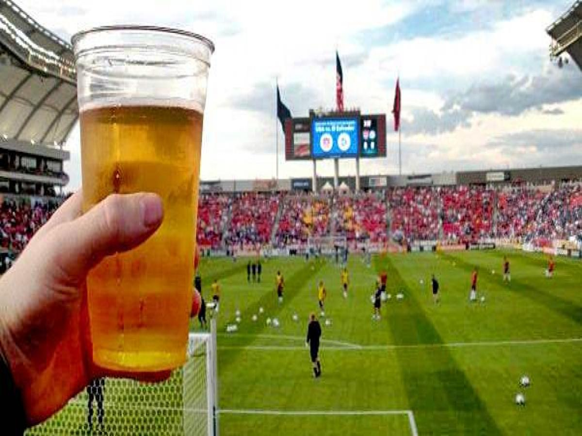 Lei autoriza venda de cerveja nos estádios do Paraná