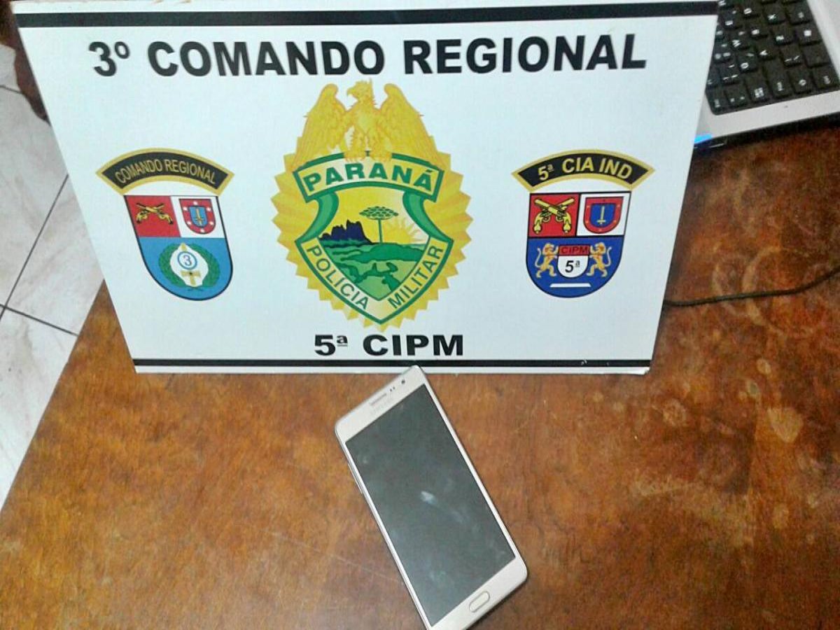 Policiais militares de São Tomé prendem 04 homens com celular furtado.