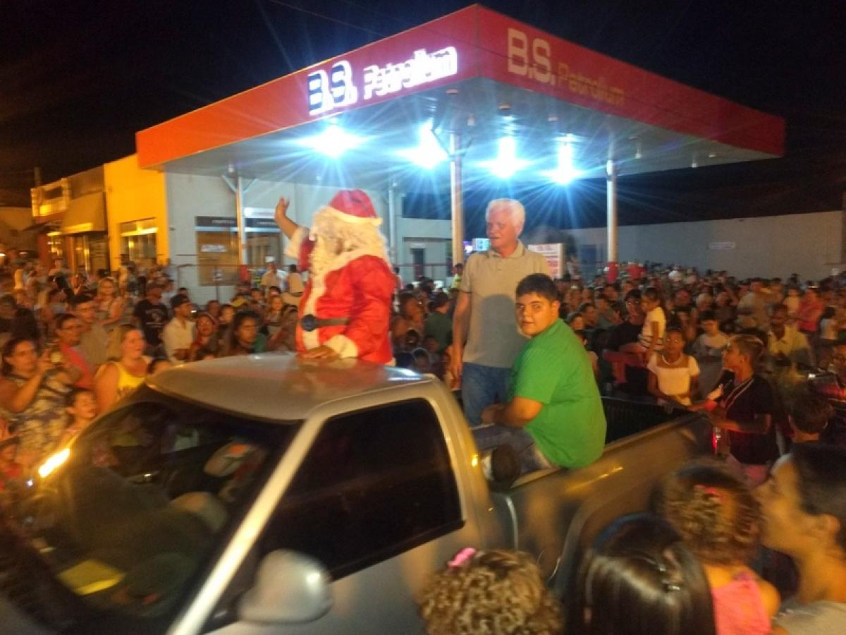 Chegada do Papai Noel anima a programação da semana natal show 2017 em rondon