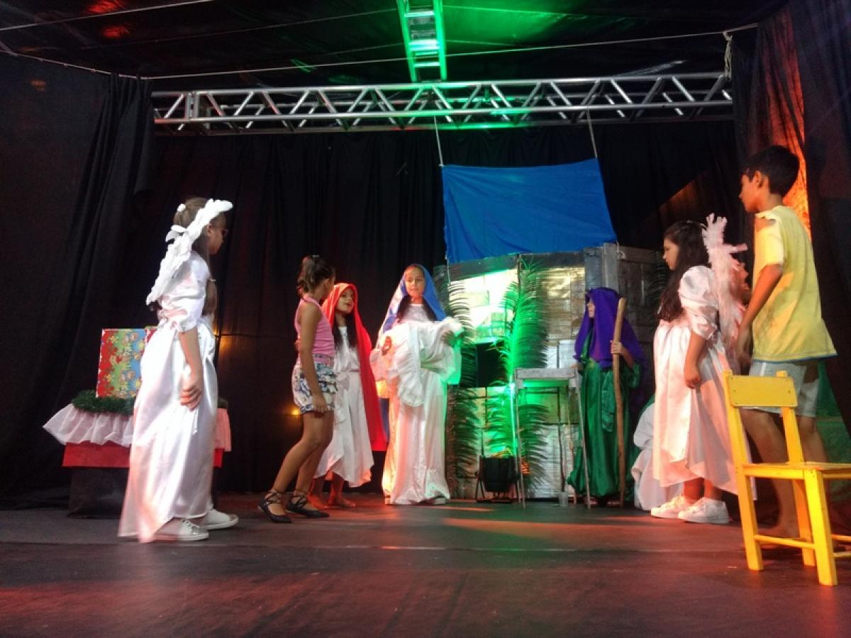 Peça teatral infantil “encenação do nascimento de jesus” encanta população de Rondon