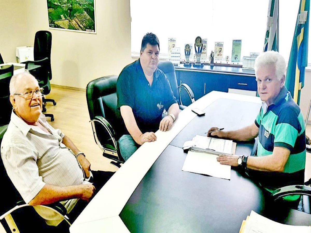 Administração de Rondon  entrega escritura pública do terreno da magson confecções