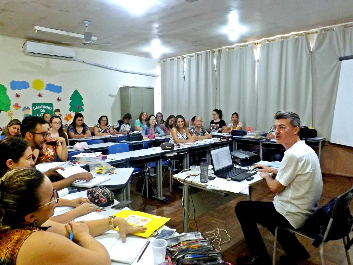 Secretaria de educação de Indianópolis  promove curso de capacitação