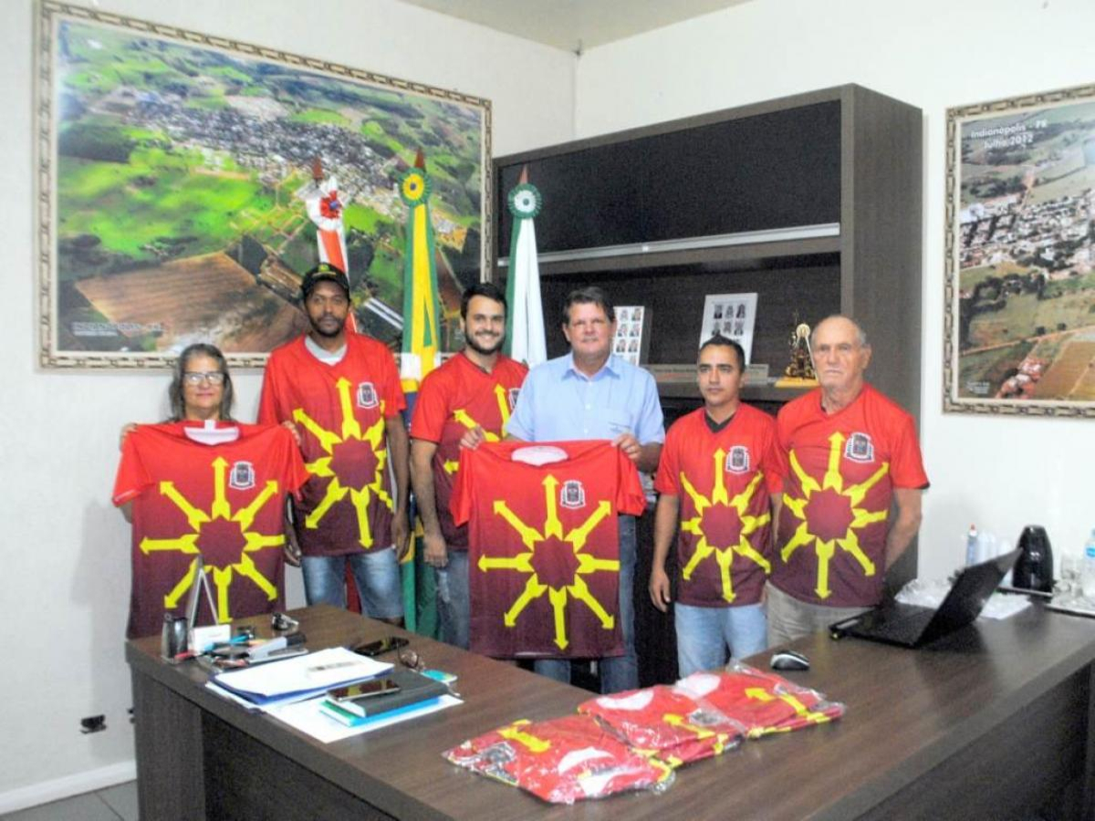 Equipes de malha ganha uniforme da prefeitura de Indianópolis