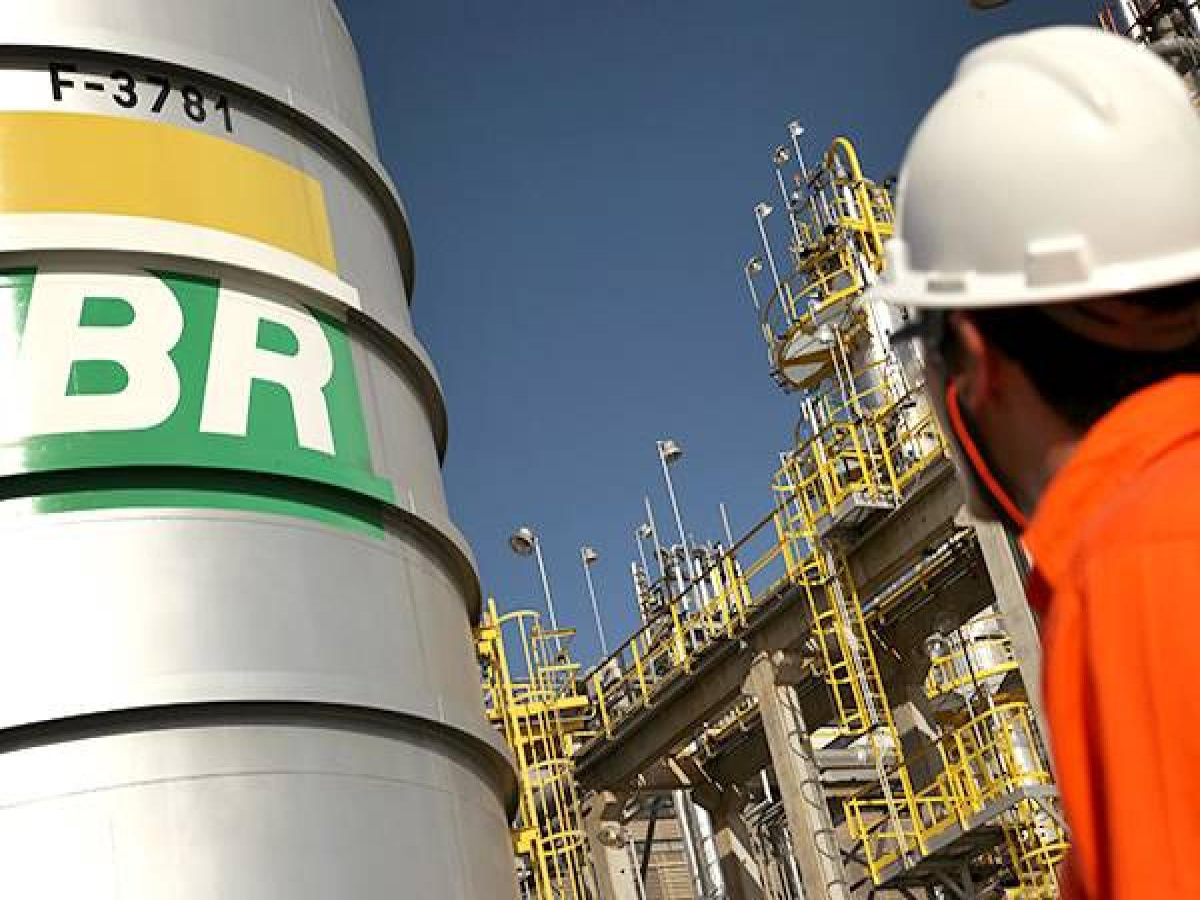 Petrobras eleva preço da gasolina em 2,25% a partir de hoje nas refinarias