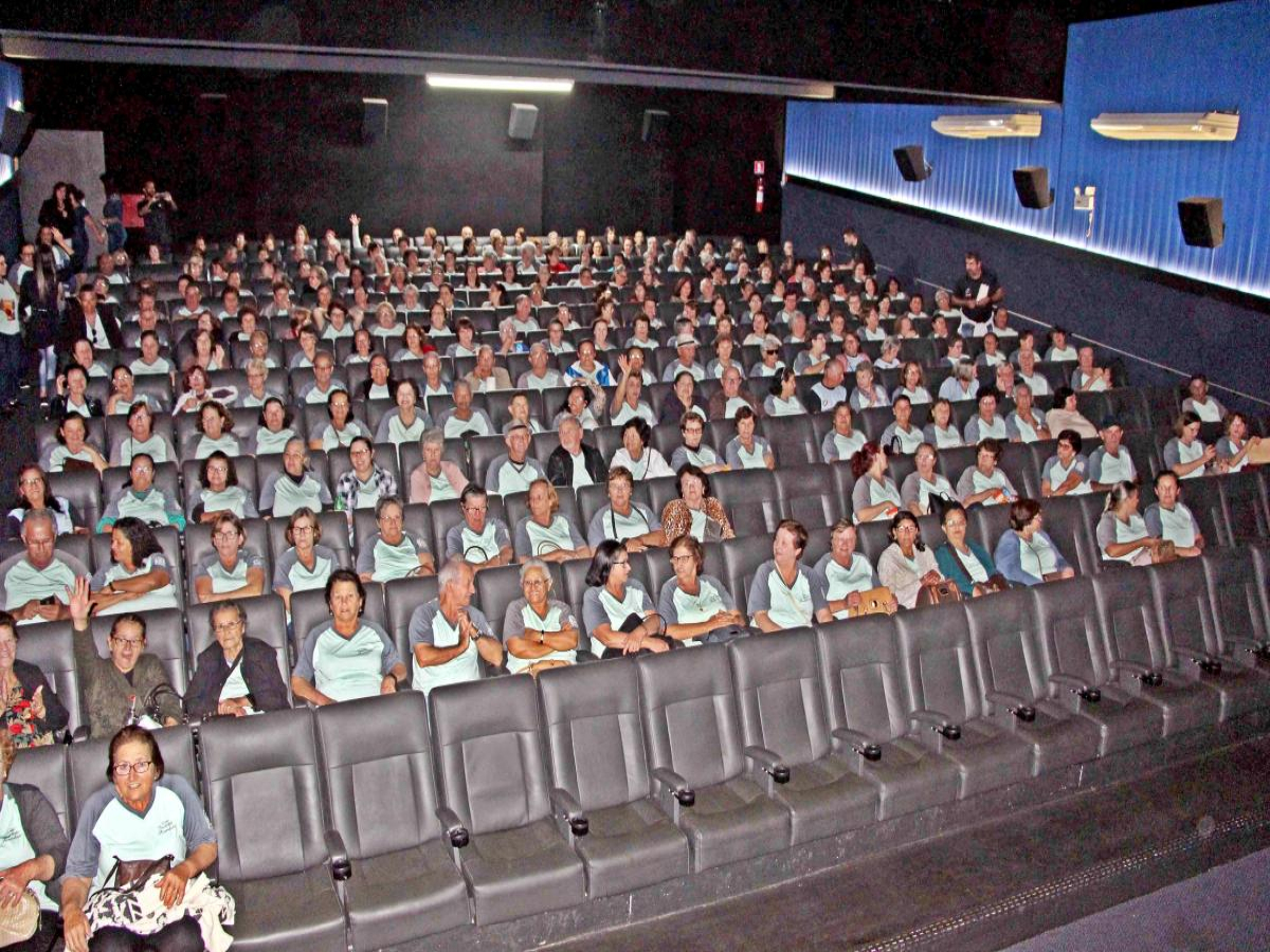 Em Cianorte participantes do Juventude Acumulada vão ao cinema