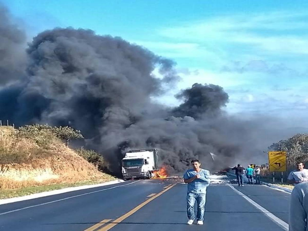 VÍDEO: Acidente envolvendo carretas, ônibus e carros deixa mortos e feridos na BR-251