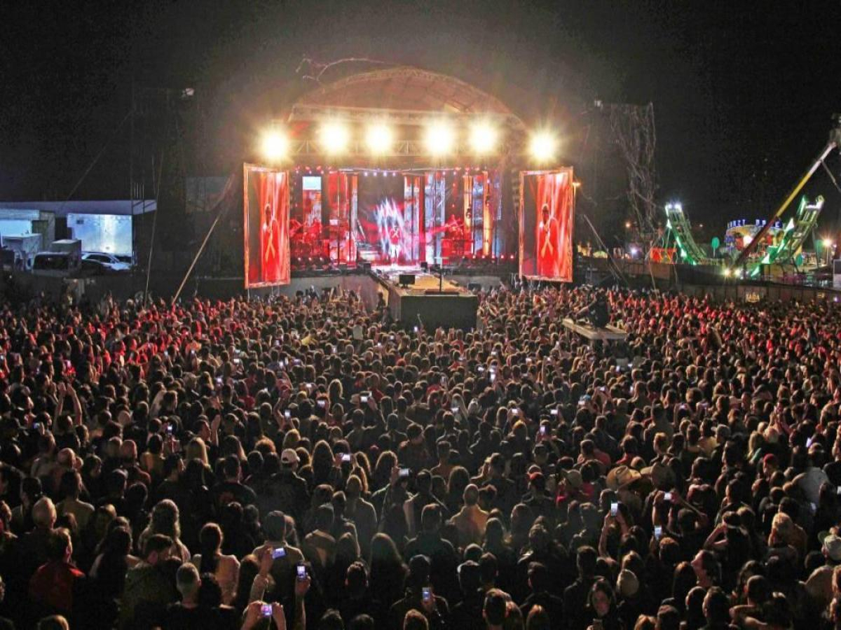 Shows de Luan Santana e Gustavo Mioto atraem multidão em Cianorte