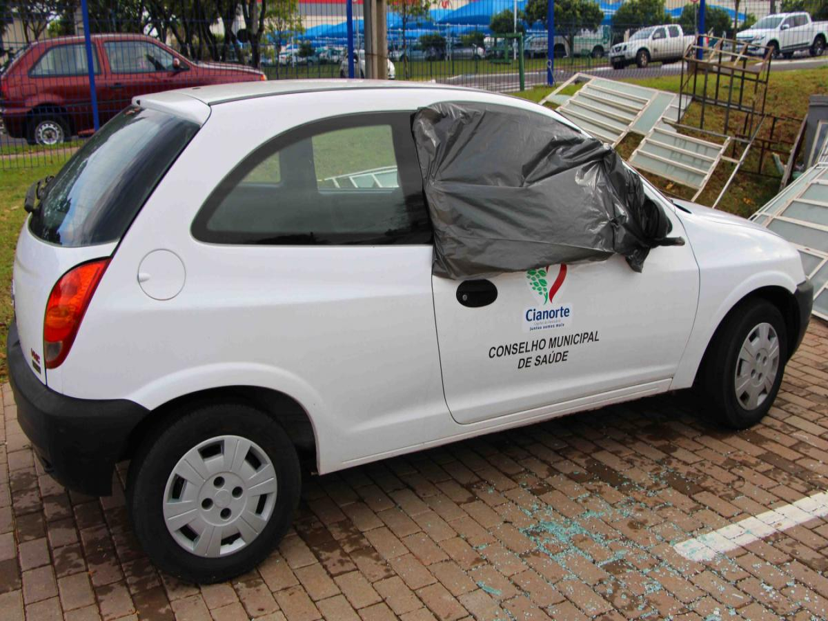 Secretaria Municipal de Saúde tem veículo furtado e outros quatro danificados