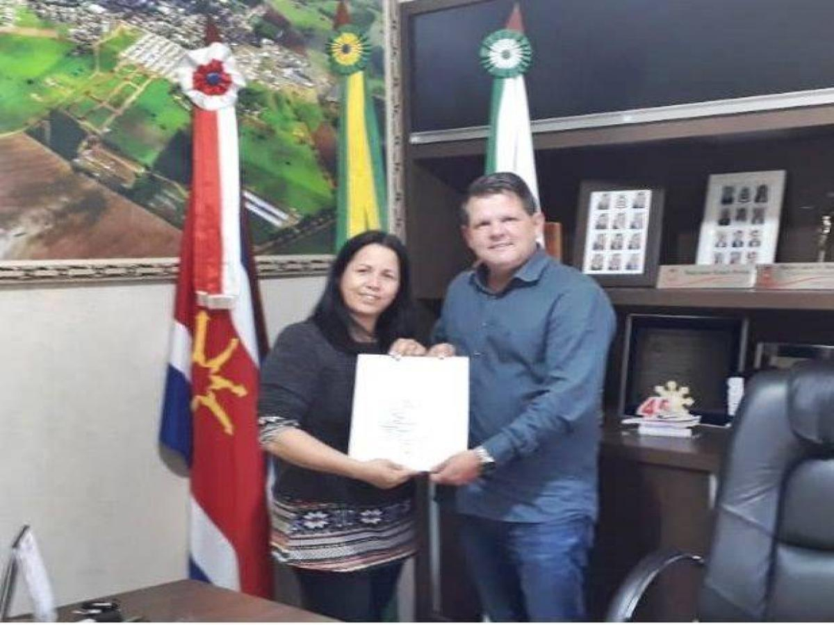UNIPAR-EAD e administração de Indianópolis realizam convenio