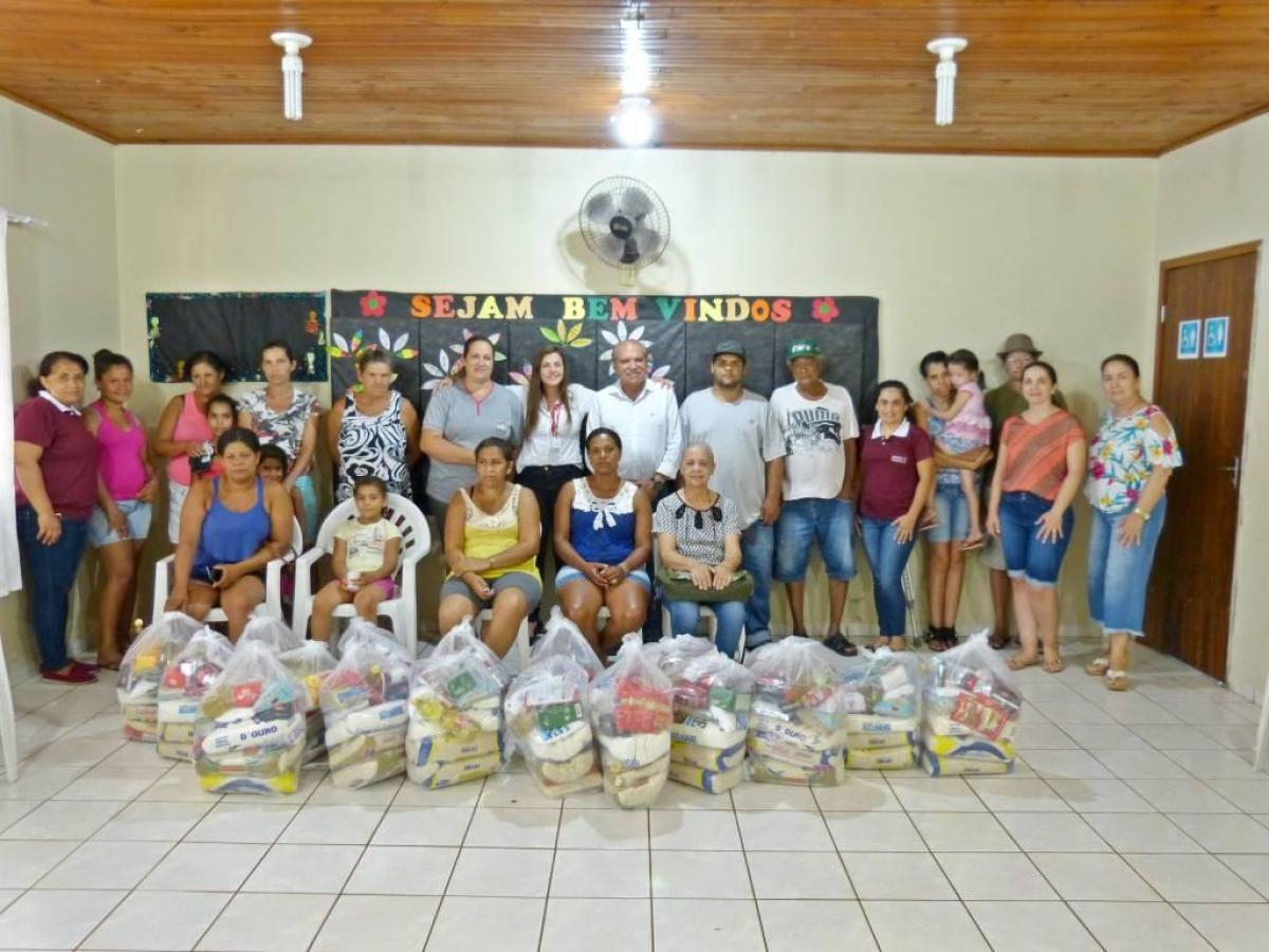 Empresa de Indianópolis realiza doação de cestas