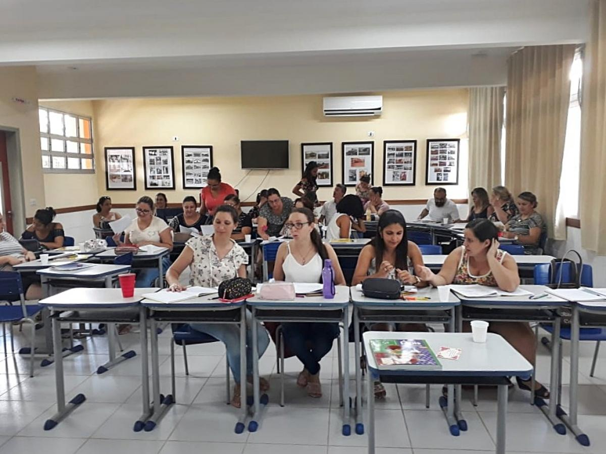 Administração de Indianópolis promove capacitação de professores municipais