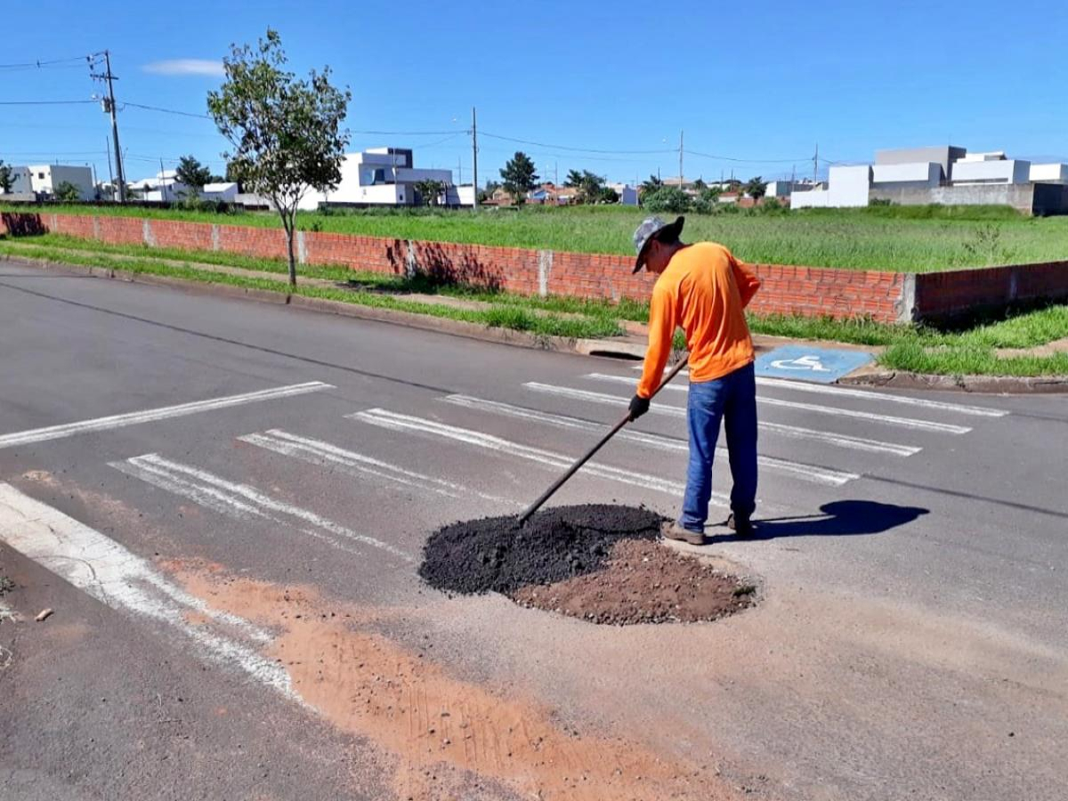 Prefeitura de Cianorte realiza ‘tapa-buracos’ em diversos pontos da cidade