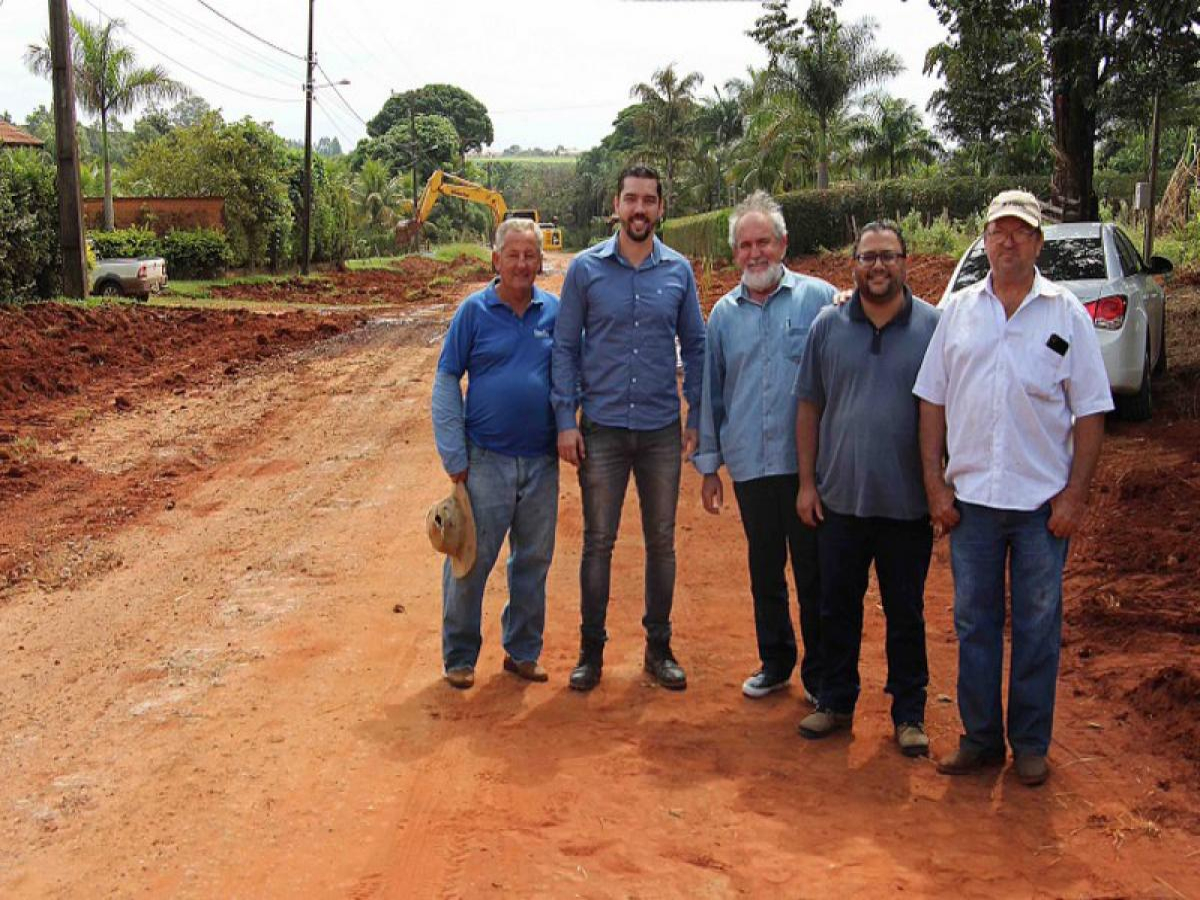 Administração de Cianorte inicia obras para pavimentar parte da Estrada Rodeio