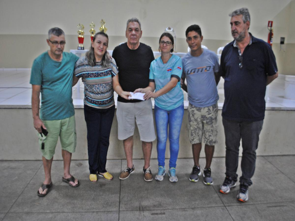 Torneio de truco em Indianópolis destina parte do dinheiro para tratamento de Antonella