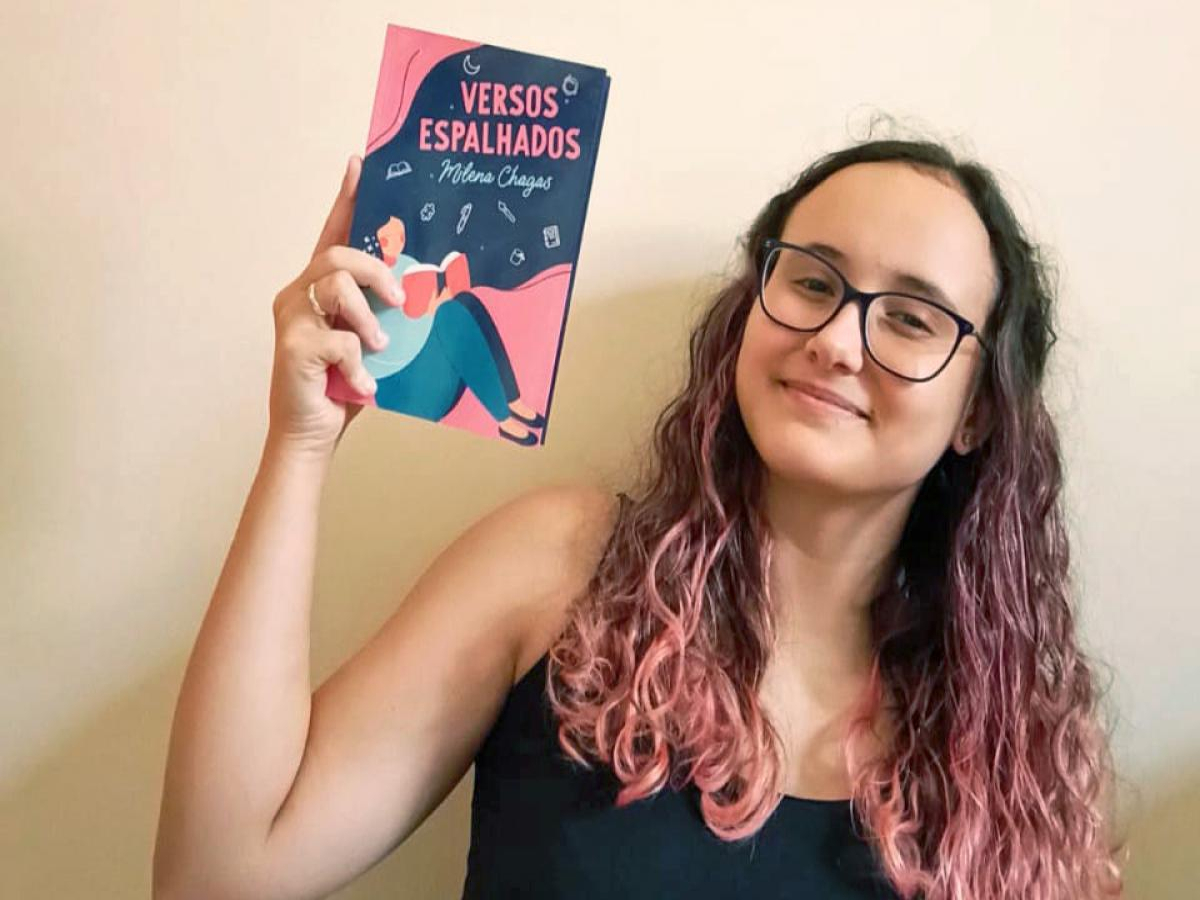 Aos 15 anos, escritora cianortense lança livro de poesias