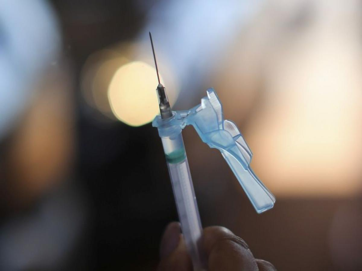 Infecção anterior protege 7 vezes mais que vacina covid da Pfizer