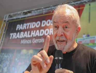 PT vai trabalhar para evitar cassação de vereador que invadiu igreja, afirma Lula