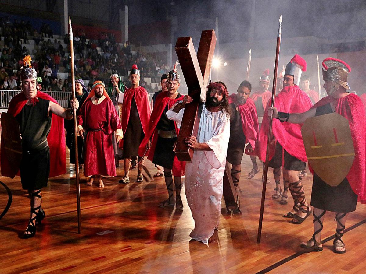 Teatro sobre a vida de Cristo reuniu cerca de 900 pessoas no Tancredão