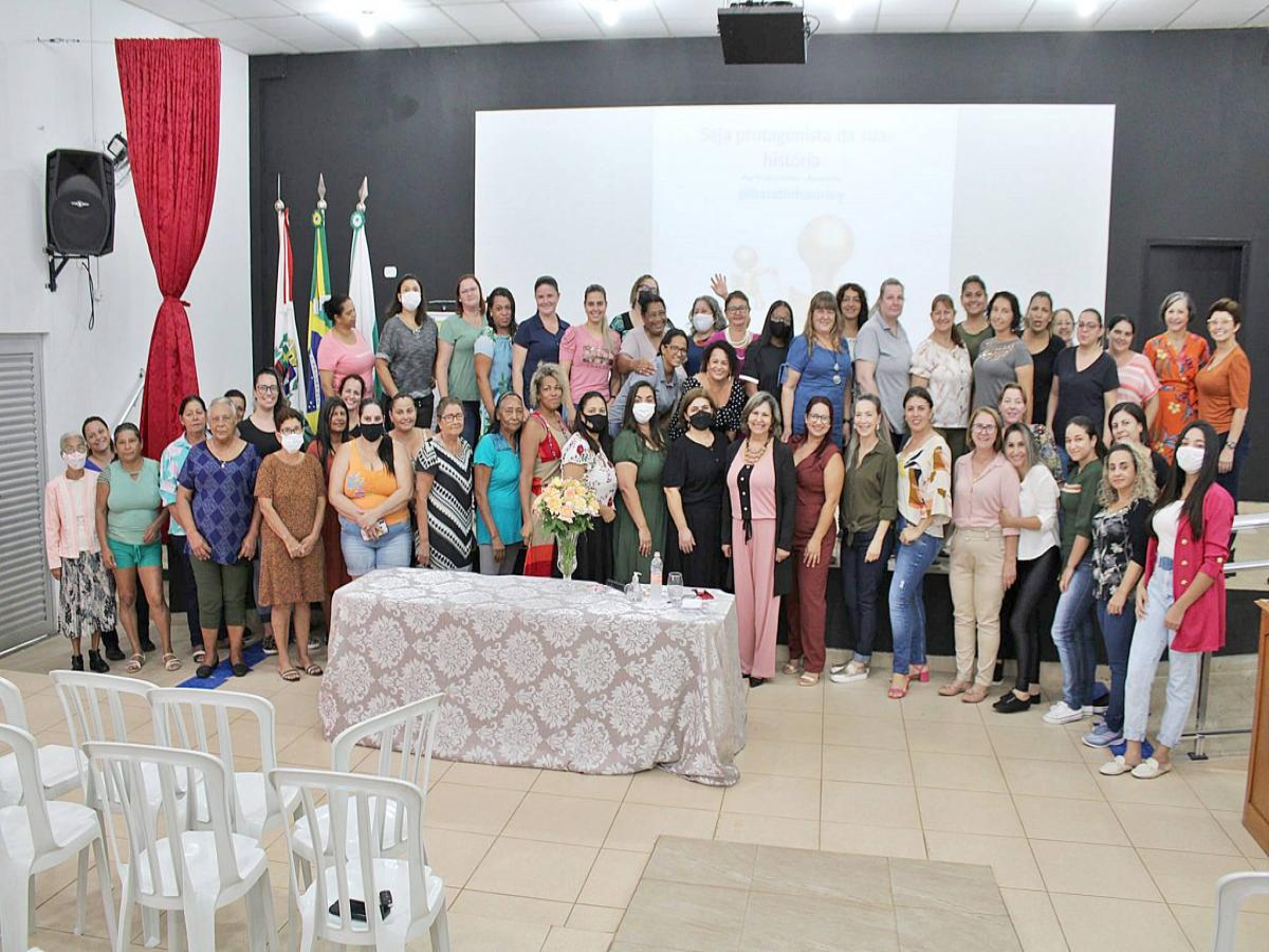Mulheres de São Tomé participam de palestra em comemoração ao mês da mulher