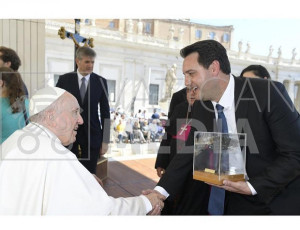 Ratinho viajou ao vaticano para mostrar plano de governo ao papa