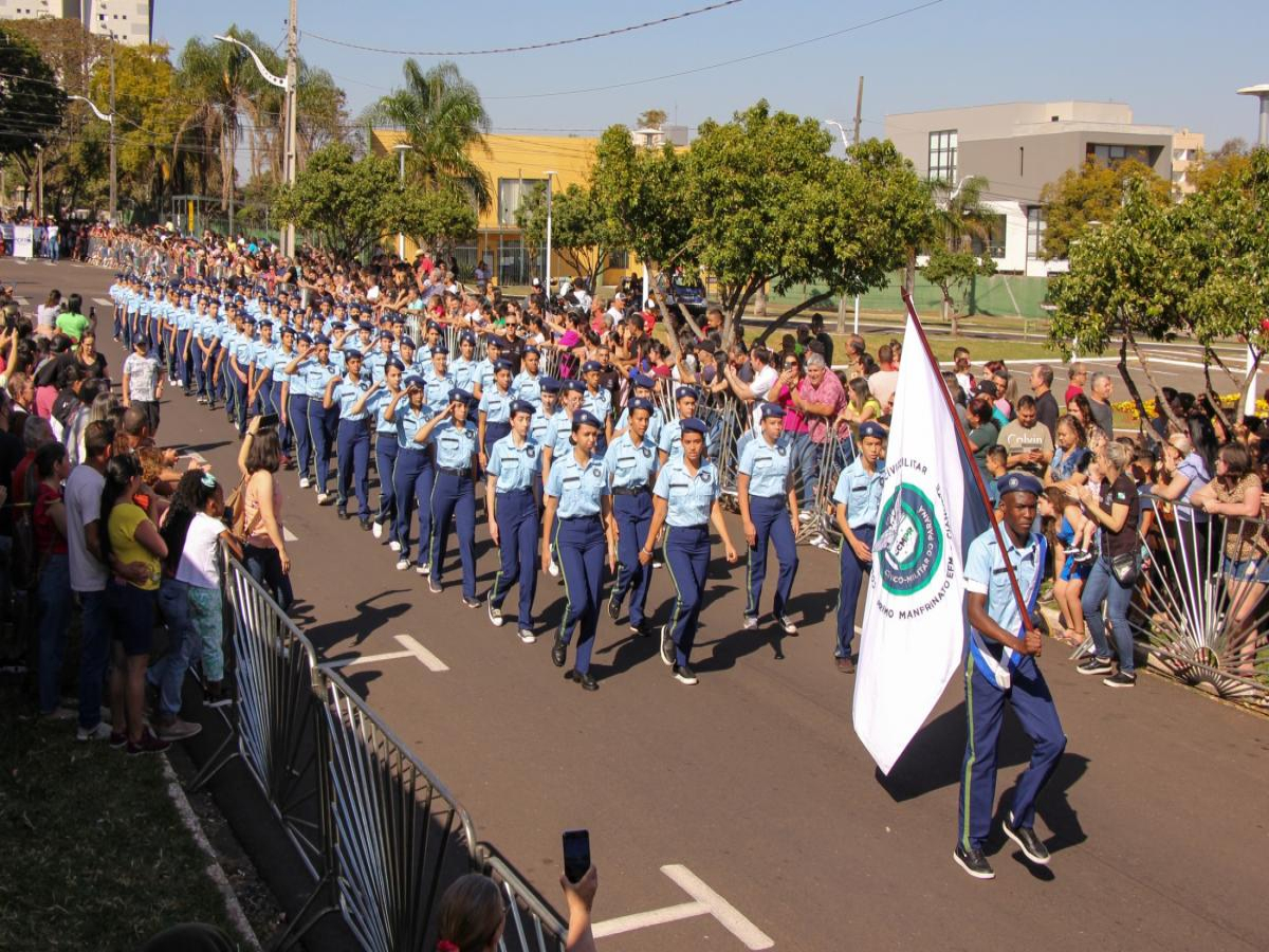 Desfile cívico-militar marca comemorações dos 69 anos de Cianorte