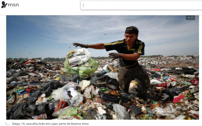 Com inflação superior a 100%, argentinos vasculham lixões para sobreviver