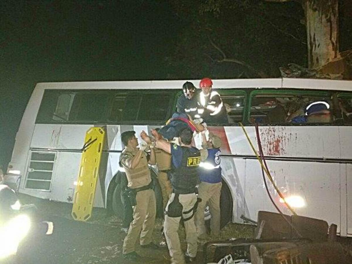 Sobe para 11 o número de mortos em tragédia com ônibus em Mamborê
