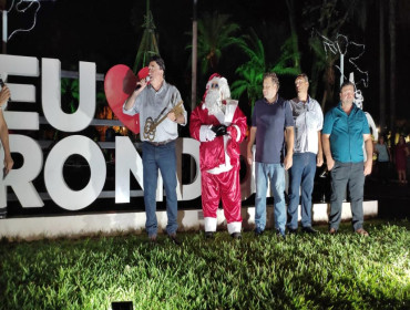 Chegada do papai Noel abre o natal de luz do município de Rondon.