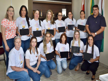 Administração de Indianópolis entrega tablets para Agentes Comunitários de Saúde