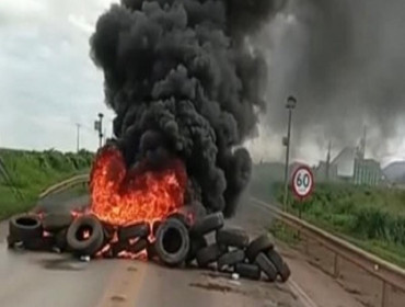 Manifestantes bloqueiam estradas, avenidas e refinarias da Petrobras