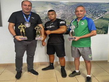 Atleta fisiculturista de Tapejara conquista três troféus em competição estadual