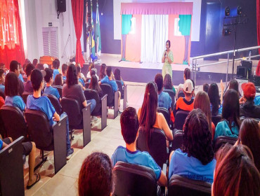 Administração de São Tomé promove peça de teatro conscientizando adolescentes sobre violência sexual