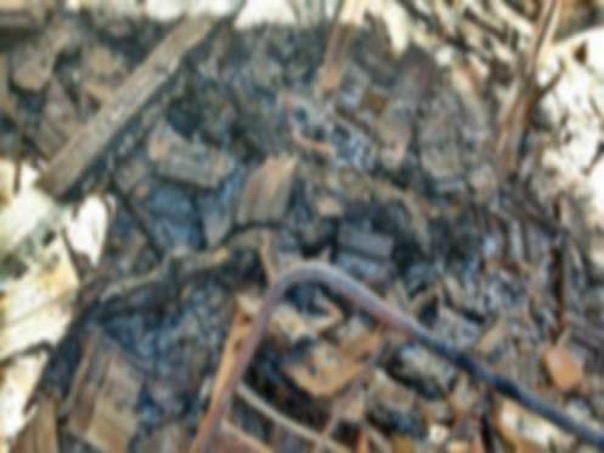 Casa pega fogo e homem morre queimado em Jussara