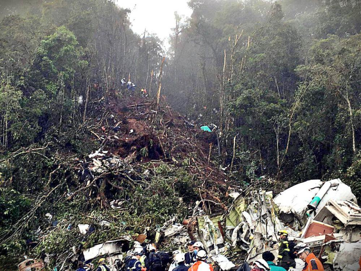 Vídeo durante voo: Avião com equipe da Chapecoense cai na Colômbia e deixa mais de 70 mortos