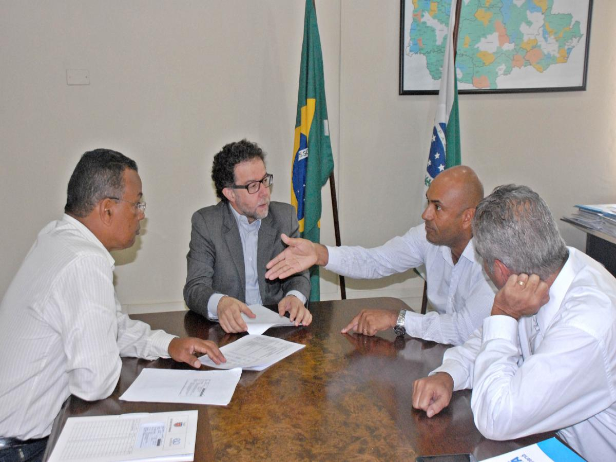 Prefeito de Loanda vai a Curitiba solicitar melhorias para o município